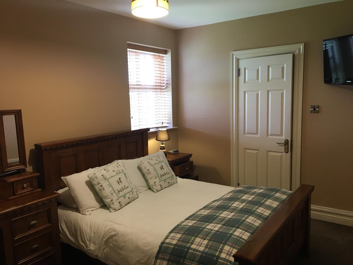 Ballynaskreena Hopper Inn Bar & Guest Accommodation מראה חיצוני תמונה