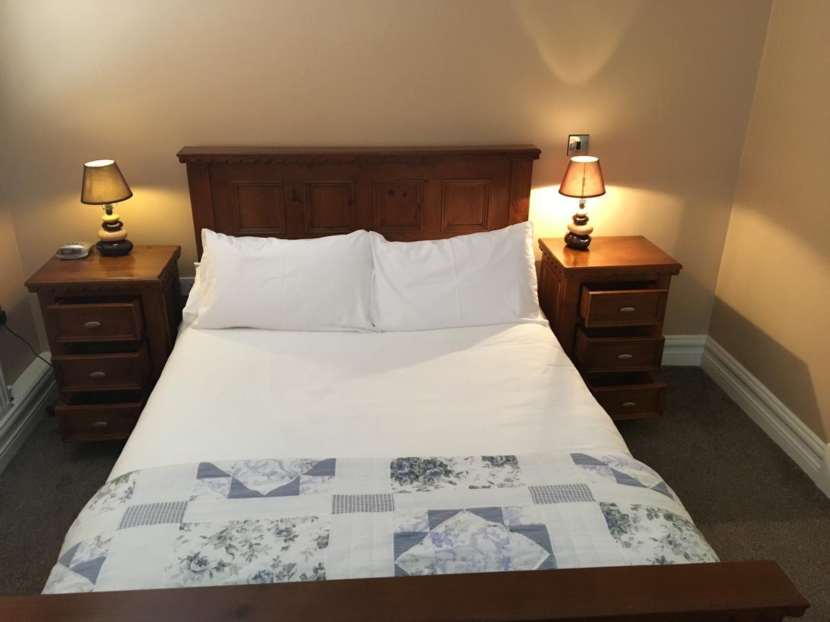 Ballynaskreena Hopper Inn Bar & Guest Accommodation מראה חיצוני תמונה