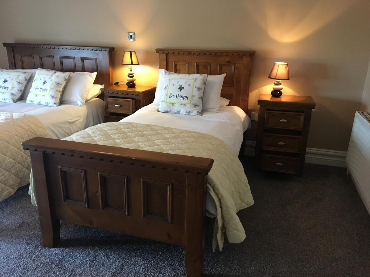 Ballynaskreena Hopper Inn Bar & Guest Accommodation מראה חיצוני תמונה